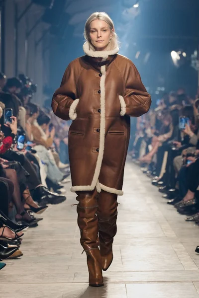 Look 14